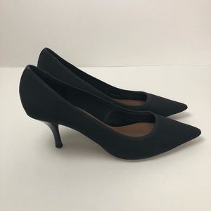 Donald J. Pliner black pointed toe pump size 9